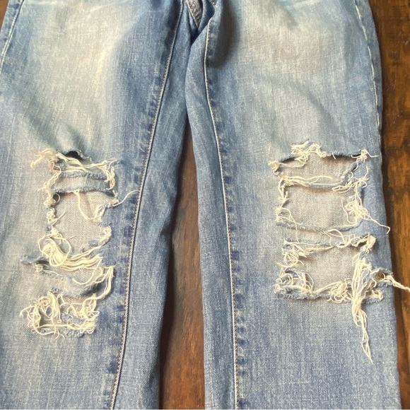 AMERICAN EAGLE Boy Friend Jean Ripped & Destroyed Light Wash Jeans - Picture 6 of 15